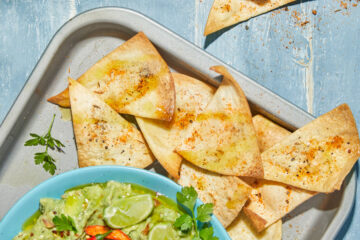 Crispy Airfryer Tortilla Chips with Guacamole